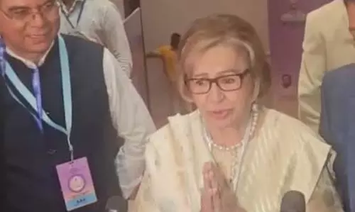 राज कपूर लाइफटाइम अचीवमेंट अवॉर्ड से सम्मानित हुए सलीम खान, पत्नी हेलेन ने जताया आभार