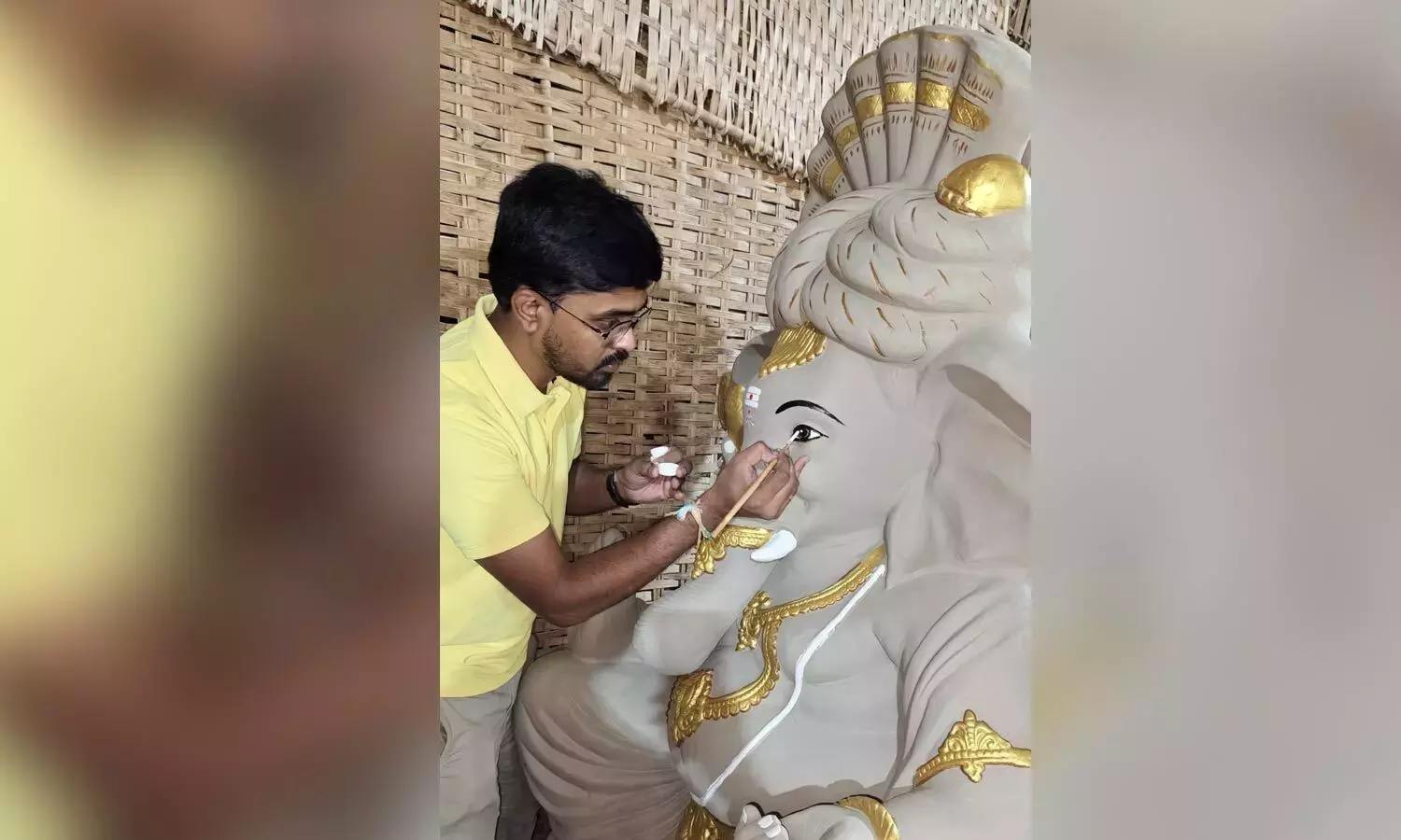 पर्यावरण की रक्षा के लिए युवाओं ने मिट्टी के गणेश को बढ़ावा दिया