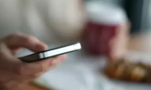 लखनऊ के ला-मार्टिनियर कॉलेज में शिक्षक पर नाबालिग छात्र से अश्लील चैट का आरोप लखनऊ के ला-मार्टिनियर कॉलेज में शिक्षक पर नाबालिग छात्र से अश्लील चैट का आरोप