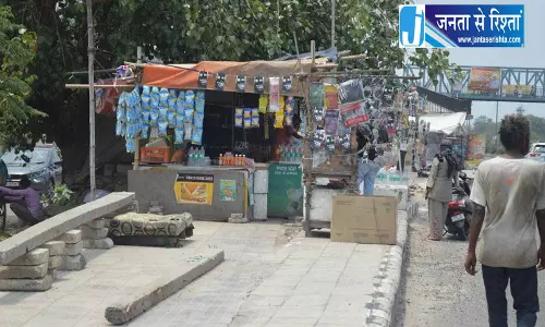 Delhi फुटपाथ खाली कराने की कार्रवाई तेज Delhi फुटपाथ खाली कराने की कार्रवाई तेज