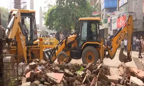सत्य निकेतन हादसे के बाद MCD का बड़ा एक्शन, 34 इमारतें ध्वस्त