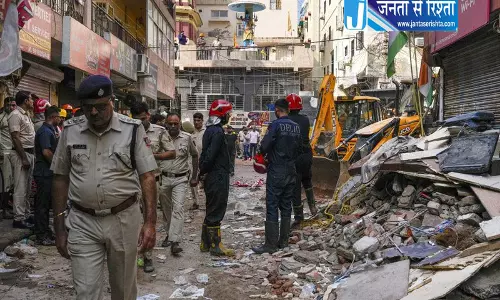 Delhi 32,596 मौतों ने सुरक्षा व्यवस्था पर उठाए सवाल Delhi 32,596 मौतों ने सुरक्षा व्यवस्था पर उठाए सवाल