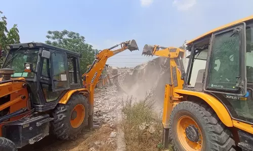 इंदौर में NGT के आदेश पर बड़ा बुलडोजर एक्शन इंदौर में NGT के आदेश पर बड़ा बुलडोजर एक्शन
