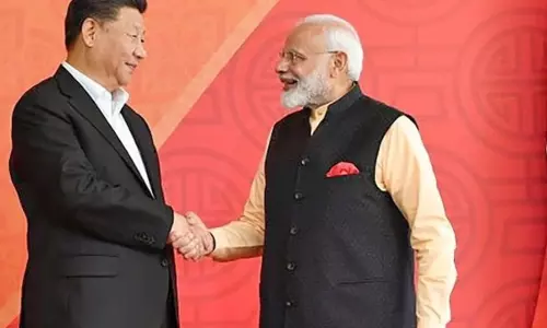 शी जिनपिंग की संभावित भारत यात्रा के बीच बढ़ी कूटनीतिक हलचल शी जिनपिंग की संभावित भारत यात्रा के बीच बढ़ी कूटनीतिक हलचल