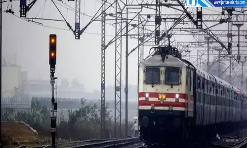 स्टेशन पर लंबा इंतजार कुशीनगर और पाटलिपुत्र एक्सप्रेस ने बढ़ाई परेशानी स्टेशन पर लंबा इंतजार कुशीनगर और पाटलिपुत्र एक्सप्रेस ने बढ़ाई परेशानी
