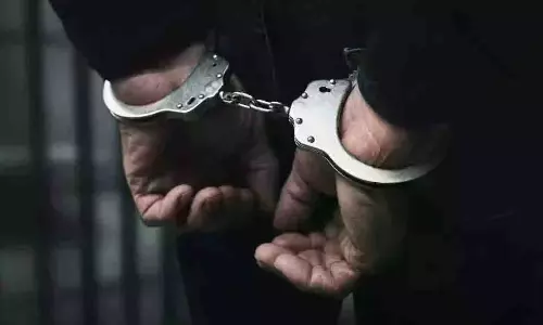 कर्नाटक के एक व्यक्ति पर ₹35 लाख की धोखाधड़ी और महिला को परेशान करने का आरोप लगा