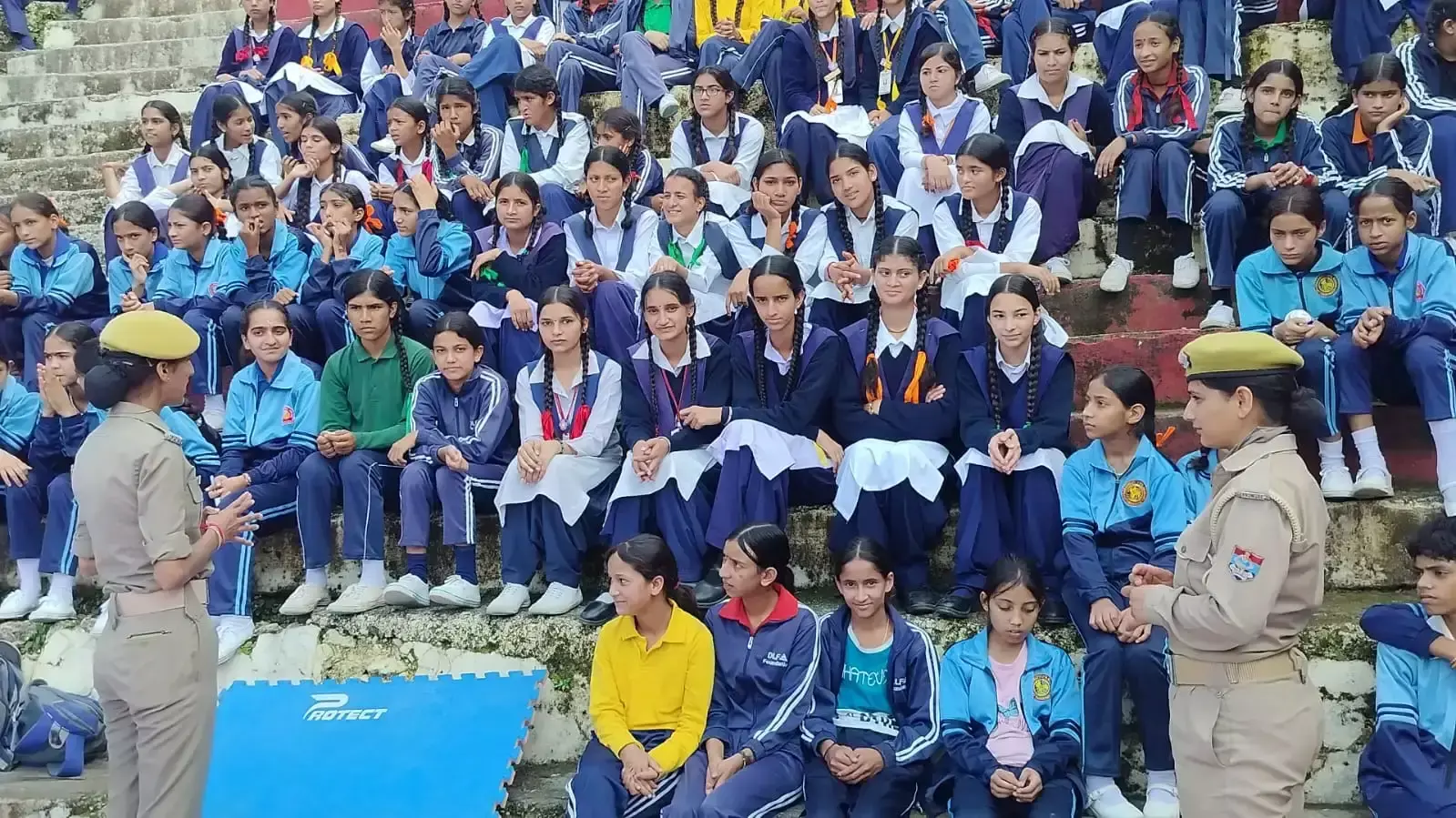 New Tehri: छात्राओं को अधिकार और कानून की जानकारी देने पहुंची टीम गौरा