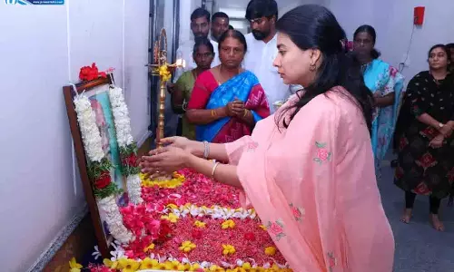 Telangana: कलोजी नारायण राव की जयंती पूर्ववर्ती करीमनगर जिले में मनाई गई