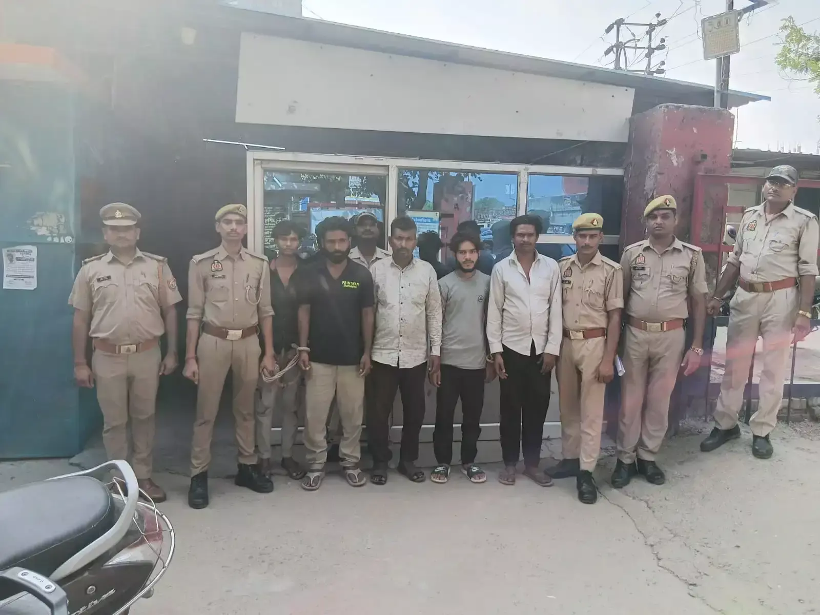 Kanpur: परिवार ने किया धर्मांतरण के दबाव का विरोध, मारपीट के आरोप में पांच गिरफ्तार