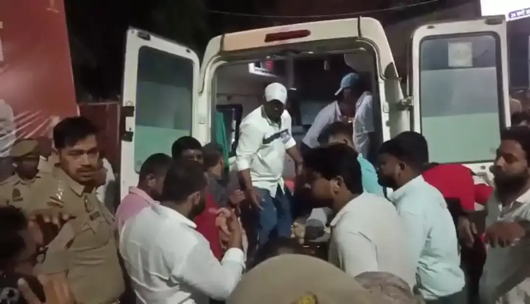 Jaunpur: अज्ञात बदमाशों की फायरिंग में कार सवार युवक घायल, चचेरा भाई भी जख्मी