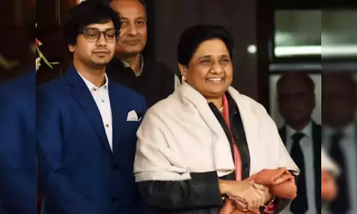 मायावती ने आकाश आनंद को बसपा से निकाला, अशोक सिद्धार्थ के संन्यास पर भी उठाए सवाल मायावती ने आकाश आनंद को बसपा से निकाला, अशोक सिद्धार्थ के संन्यास पर भी उठाए सवाल