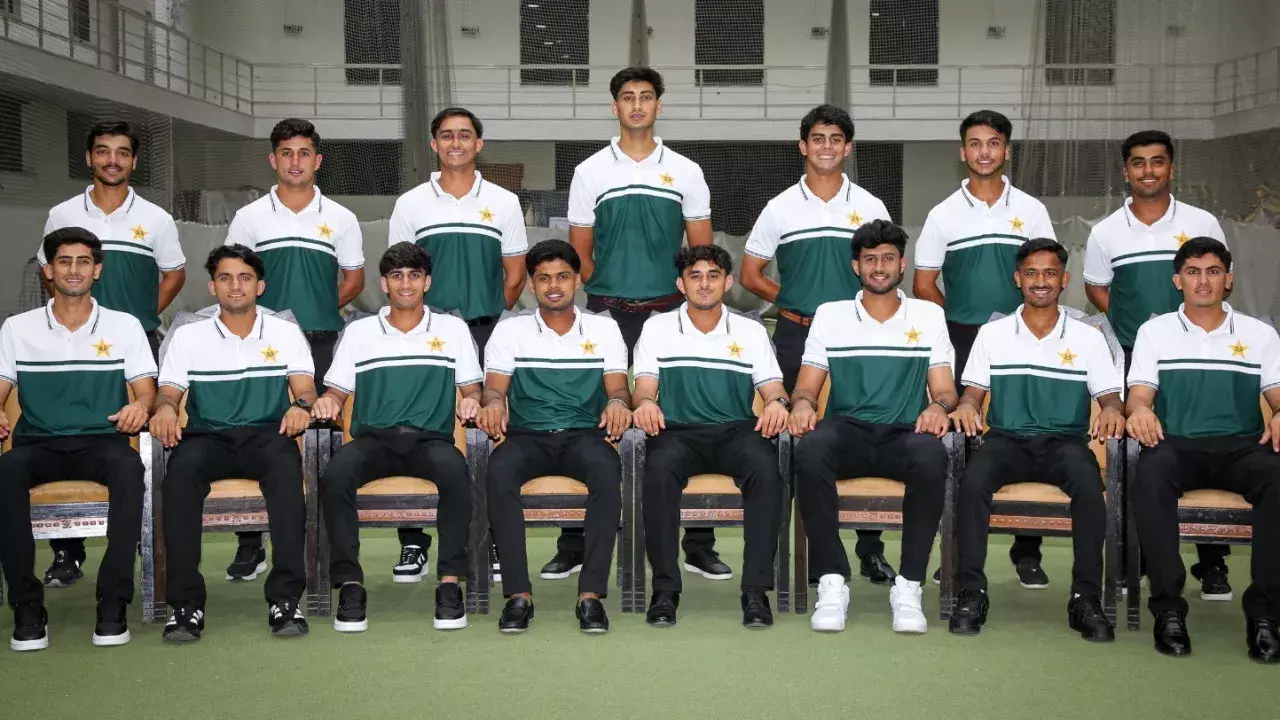पाकिस्‍तान U19 टीम को शरणार्थी समझ बैठे UK के प्रदर्शनकारी