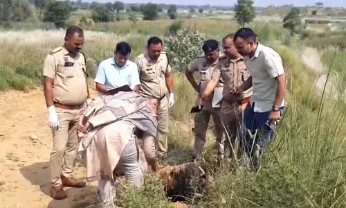 रोहतक के एक गाँव में दिल्ली के कैब ड्राइवर का जला हुआ शव मिला रोहतक के एक गाँव में दिल्ली के कैब ड्राइवर का जला हुआ शव मिला