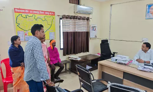 कलेक्टर के मार्गदर्शन में अभनपुर में हितग्राहियों की पेशी लेकर दिए गए निर्देश