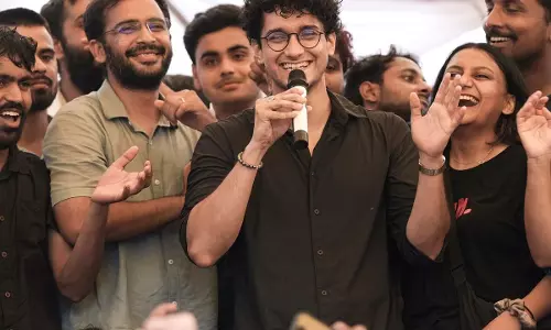 बैकफुट पर कॉकरोच जनता पार्टी...सौरव दास और आशुतोष रांका को HC की नसीहत