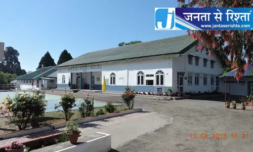 डगशाई स्कूल रैगिंग मामले के बाद प्रिंसिपल और वार्डन जांच के दायरे में डगशाई स्कूल रैगिंग मामले के बाद प्रिंसिपल और वार्डन जांच के दायरे में