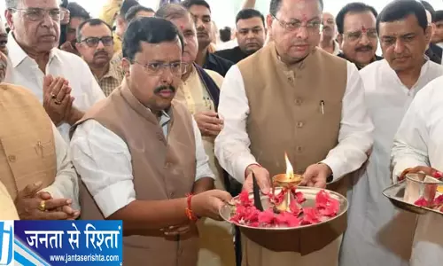 मुख्यमंत्री धामी ने महालक्ष्मी मंदिर में की पूजा-अर्चना, प्रदेश की सुख-समृद्धि की कामना