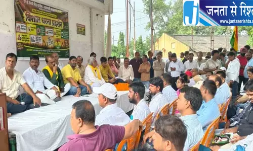 रेल कर्मचारियों का बनारस रेल मंडल कार्यालय पर प्रदर्शन रेल कर्मचारियों का बनारस रेल मंडल कार्यालय पर प्रदर्शन