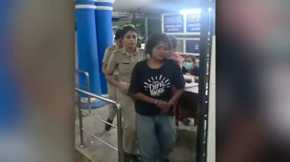 त्रिशूर में शराबी महिला का बवाल, महिला पुलिस घायल त्रिशूर में शराबी महिला का बवाल, महिला पुलिस घायल