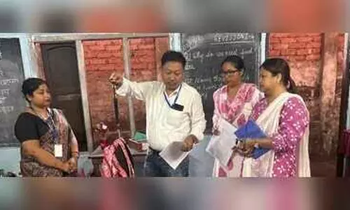 तिनसुकिया प्रशासन ने पूरे ज़िले में स्कूल बैग के वज़न की सीमा लागू की