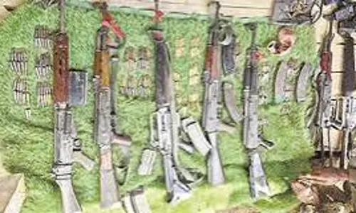 कोर्ट ने KLA के आठ सदस्यों को 14 सितंबर तक पुलिस हिरासत में भेजा कोर्ट ने KLA के आठ सदस्यों को 14 सितंबर तक पुलिस हिरासत में भेजा