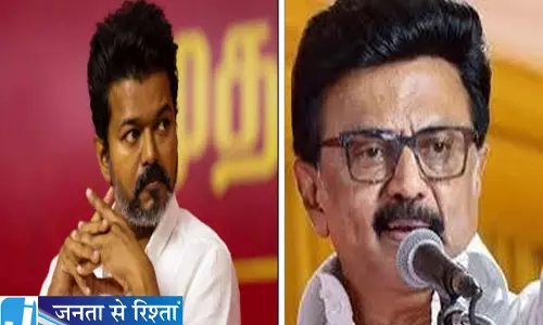 थलपति विजय ने उपचुनाव में खोले पत्ते TVK उम्मीदवारों का ऐलान थलपति विजय ने उपचुनाव में खोले पत्ते TVK उम्मीदवारों का ऐलान