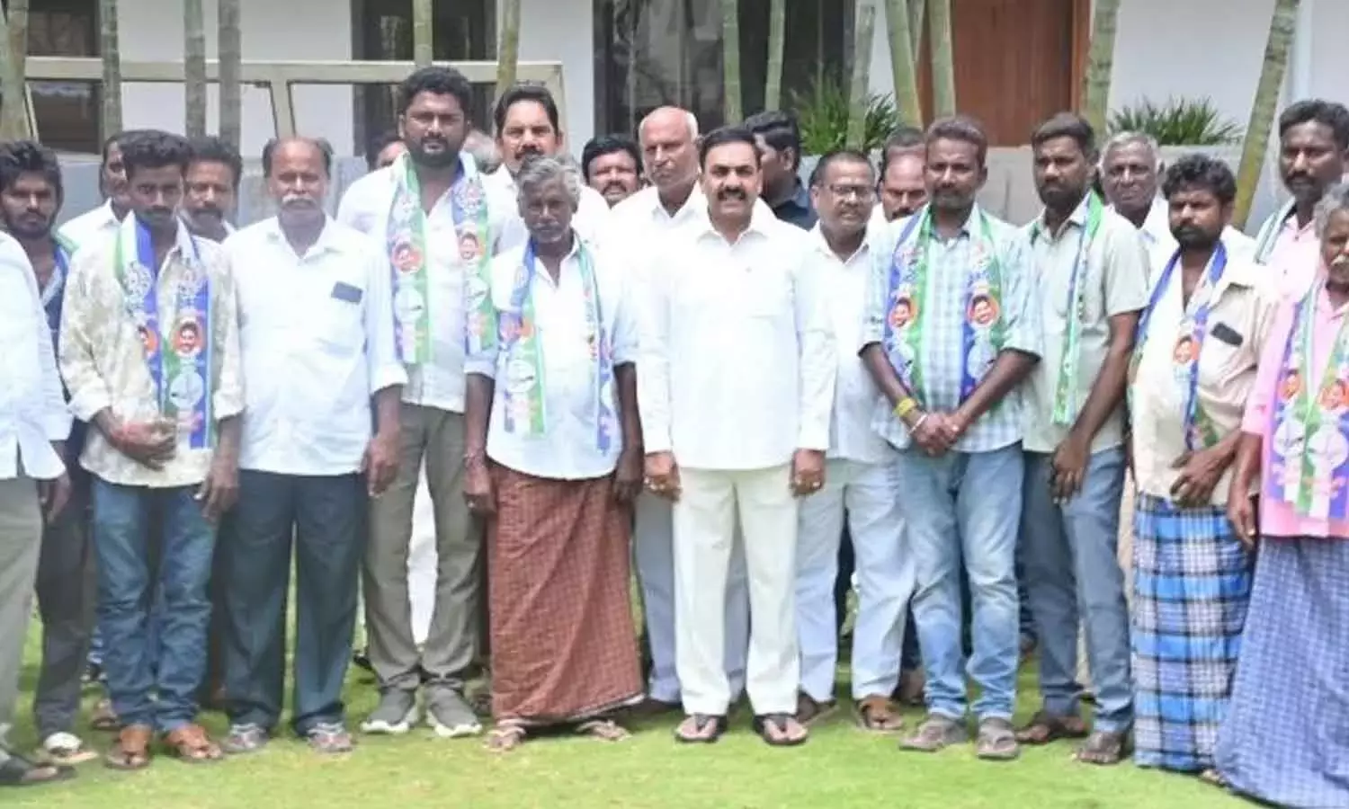 Andhra: नेल्लोर में TDP के 70 परिवार YSRCP में शामिल हुए