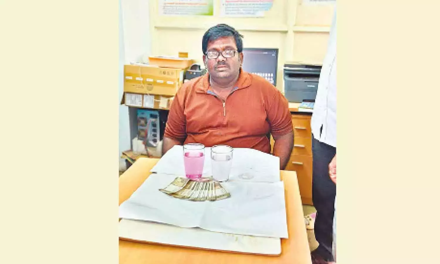 Andhra: वार्ड कल्याण सचिव एसीबी के जाल में