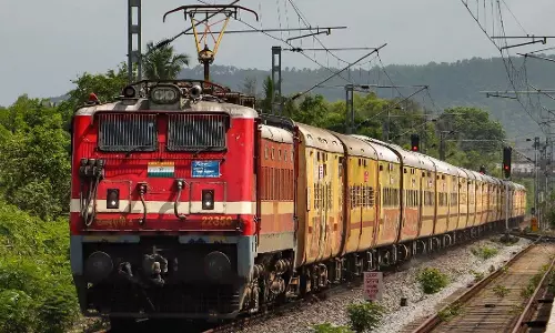 रेल यात्रियों के लिए जरूरी खबर 10 ट्रेनों के पहुंचने का समय बदला