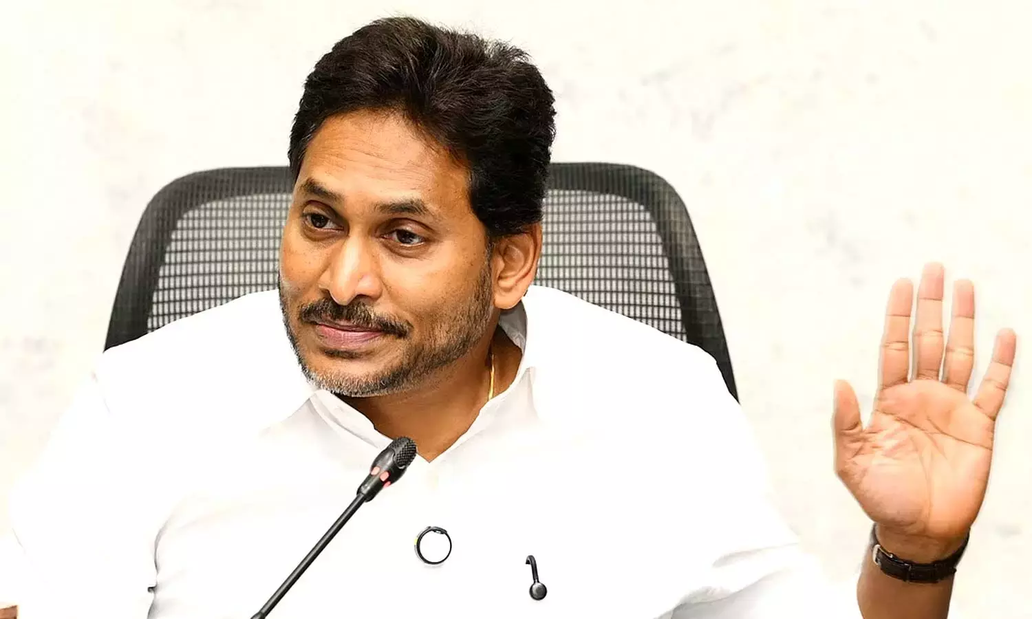 YS जगन ने DSC 2025 में घोटाले का आरोप लगाया, CBI जांच की मांग की YS जगन ने DSC 2025 में घोटाले का आरोप लगाया, CBI जांच की मांग की