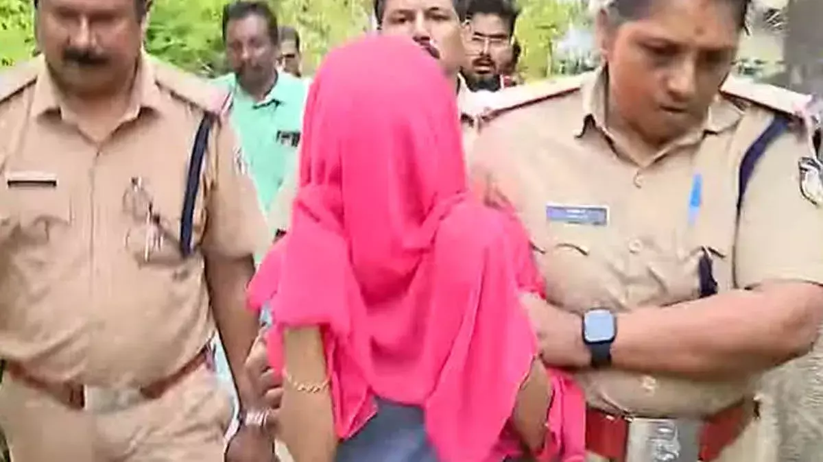 तिरुवनंतपुरम में महिला ने बेटी का गला रेतकर हत्या की, गिरफ़्तार