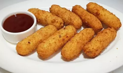 शाम के नाश्ते में बनाएं क्रिस्पी चीजी पनीर ब्रेड रोल