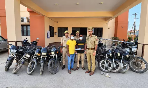 अंतरराज्यीय वाहन चोर गिरोह का पर्दाफाश, चोरी की 10 बाइक और अवैध हथियार बरामद