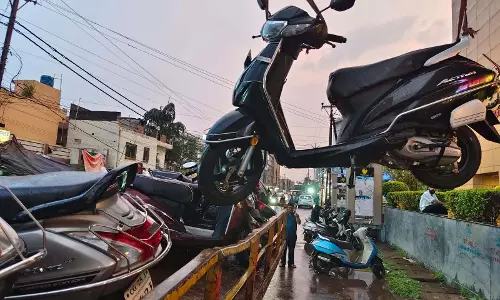 मॉल से बाजार तक चला ट्रैफिक पुलिस का अभियान, नो-पार्किंग से उठाए वाहन मॉल से बाजार तक चला ट्रैफिक पुलिस का अभियान, नो-पार्किंग से उठाए वाहन