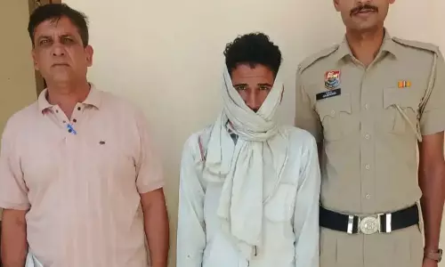 Faridabad: दो पुलिसकर्मियों को टक्कर मारने वाला ट्रक चालक गिरफ्तार Faridabad: दो पुलिसकर्मियों को टक्कर मारने वाला ट्रक चालक गिरफ्तार