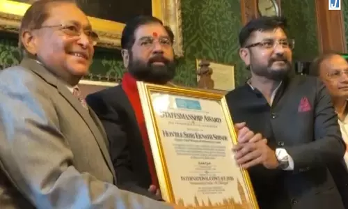 एकनाथ शिंदे को बड़ा अंतरराष्ट्रीय सम्मान, यूके पार्लियामेंट में मिला पुरस्कार एकनाथ शिंदे को बड़ा अंतरराष्ट्रीय सम्मान, यूके पार्लियामेंट में मिला पुरस्कार