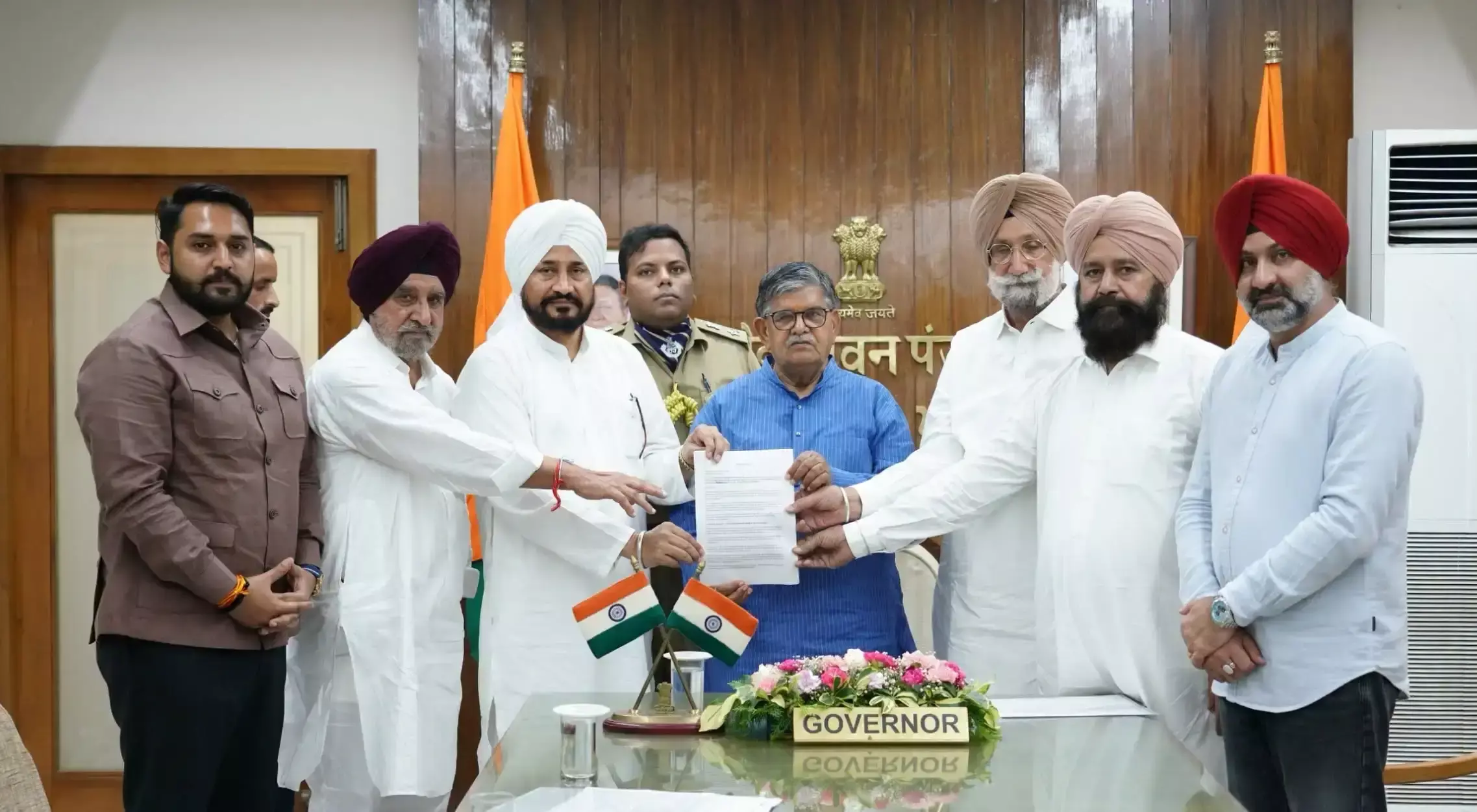Chandigarh: गुलजार सिंह की मौत पर चन्नी का हमला, चीमा से मांगा इस्तीफा Chandigarh: गुलजार सिंह की मौत पर चन्नी का हमला, चीमा से मांगा इस्तीफा