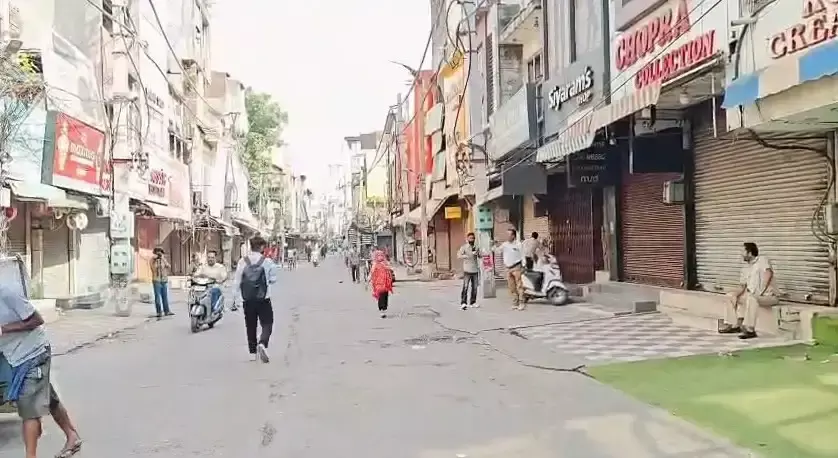 Jalandhar: कथित बेअदबी के विरोध में जालंधर बंद, दिखा व्यापक असर Jalandhar: कथित बेअदबी के विरोध में जालंधर बंद, दिखा व्यापक असर