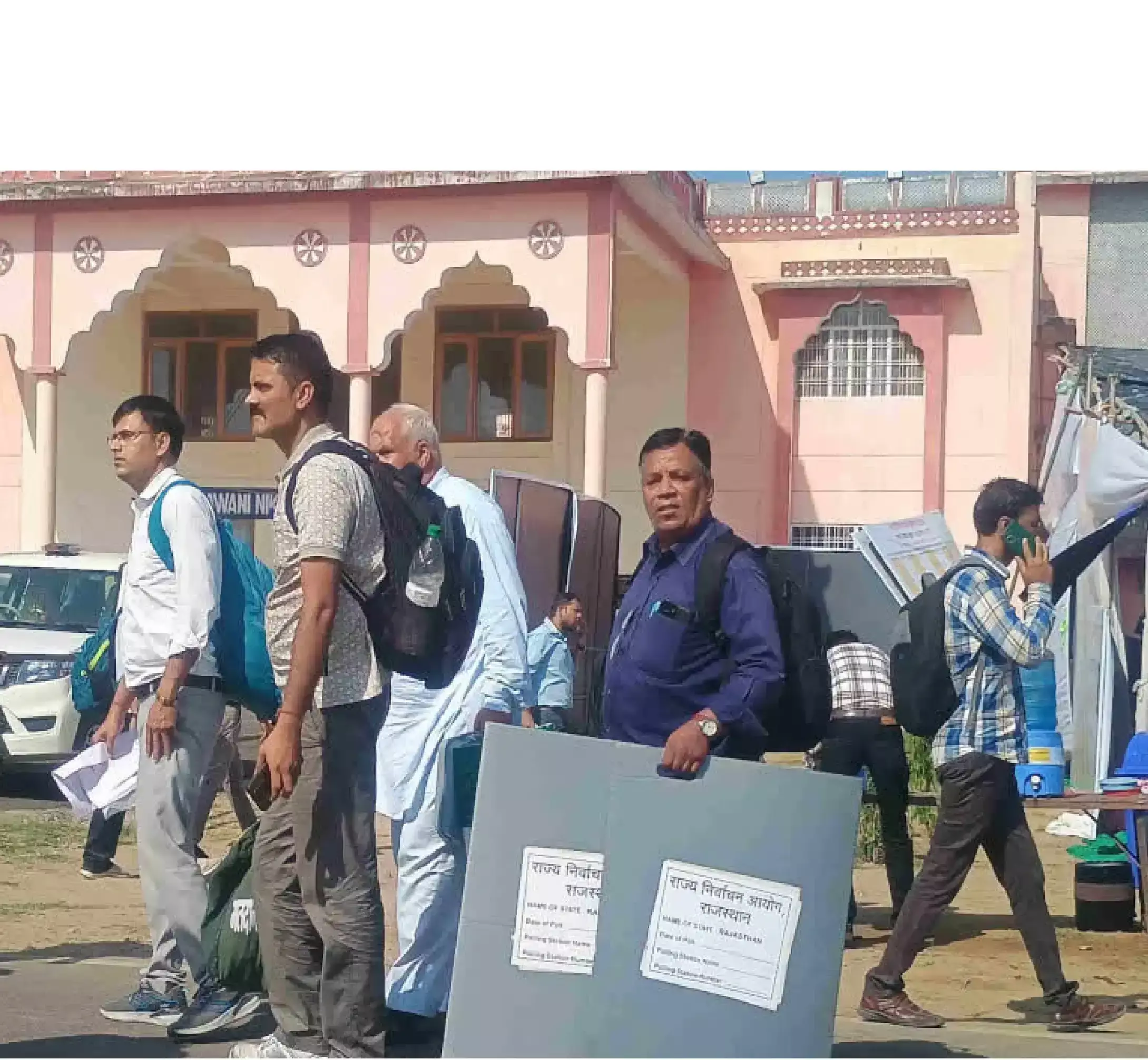 Jaipur: 2256 बूथों पर मतदान की तैयारी पूरी, पोलिंग पार्टियां रवाना