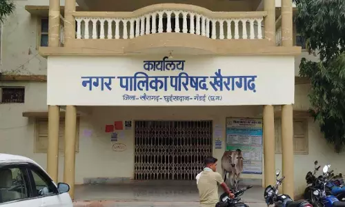 नई कुर्सी डेस्क और LED की तैयारी, सवालों के घेरे में नगर पालिका