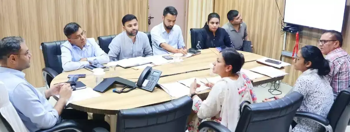 Gopeshwar: डीएम ने आईटीआई प्रशिक्षण को रोजगार से जोड़ने के दिए निर्देश