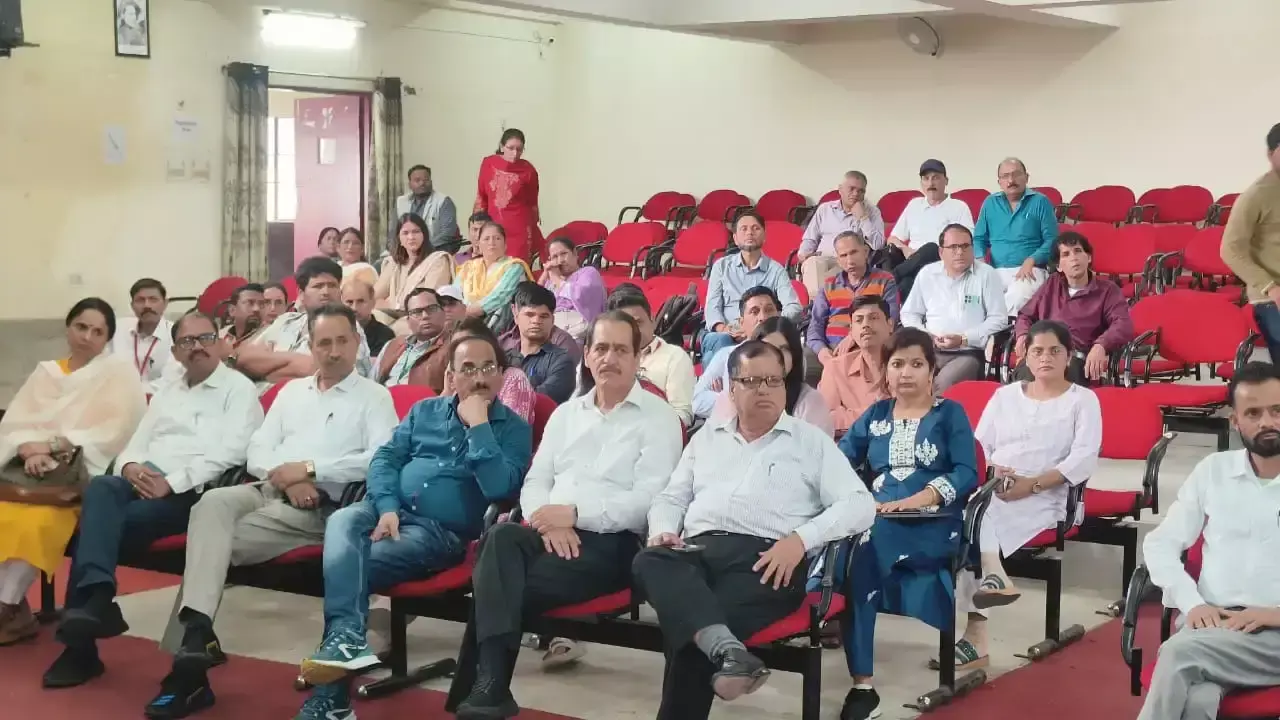 New Tehri: छात्रसंघ चुनाव के लिए एसआरटी परिसर में आज वोटिंग