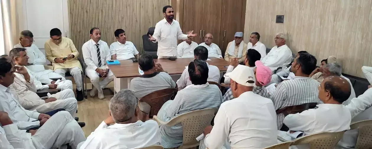 Hisar: गांव-गांव पहुंचेगी कांग्रेस, कार्यकर्ताओं से करेगी संवाद Hisar: गांव-गांव पहुंचेगी कांग्रेस, कार्यकर्ताओं से करेगी संवाद