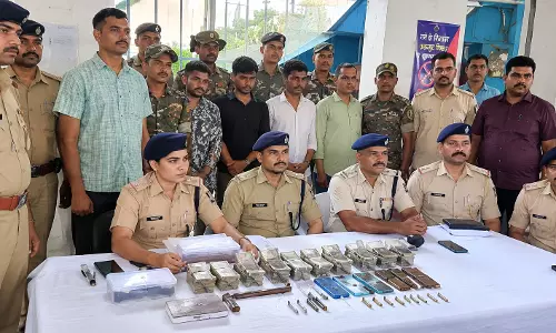 अंतरजिला डकैत गिरोह का पर्दाफाश, 15.50 लाख रुपये, हथियार के साथ चार गिरफ्तार