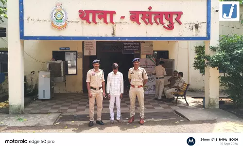नाबालिग से दुष्कर्म का आरोप, केस दर्ज होने के 3 घंटे के भीतर युवक गिरफ्तार नाबालिग से दुष्कर्म का आरोप, केस दर्ज होने के 3 घंटे के भीतर युवक गिरफ्तार
