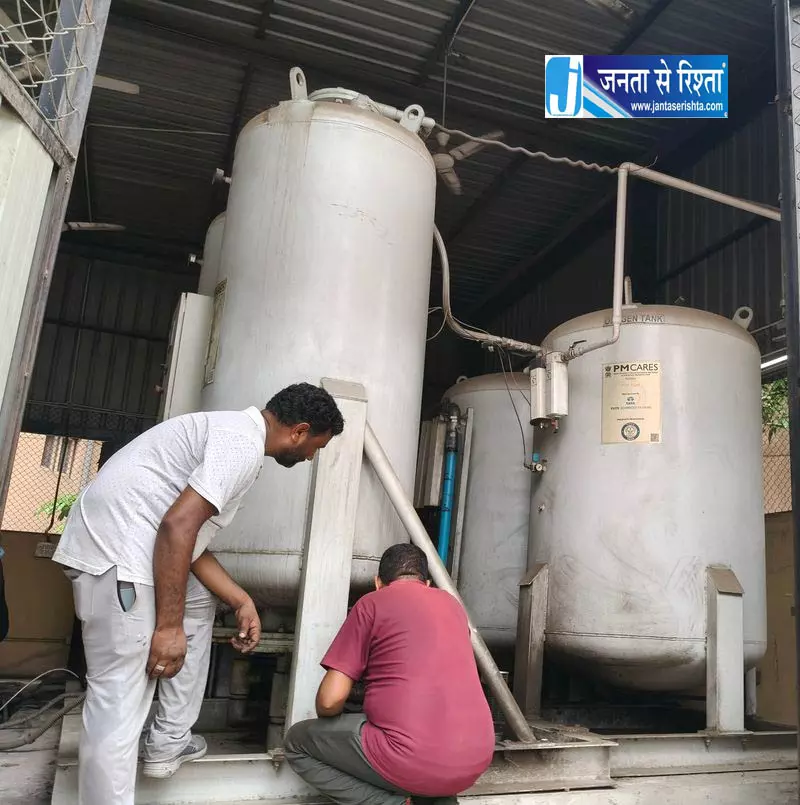 गोदाम में ऑक्सीजन सिलेंडर फटने से एक कर्मचारी की मौत, 4 घायल गोदाम में ऑक्सीजन सिलेंडर फटने से एक कर्मचारी की मौत, 4 घायल
