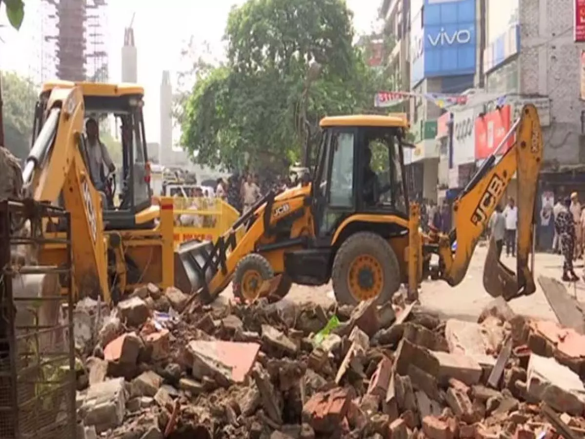 सत्य निकेतन हादसे के बाद MCD का बड़ा एक्शन, 34 इमारतें ध्वस्त सत्य निकेतन हादसे के बाद MCD का बड़ा एक्शन, 34 इमारतें ध्वस्त