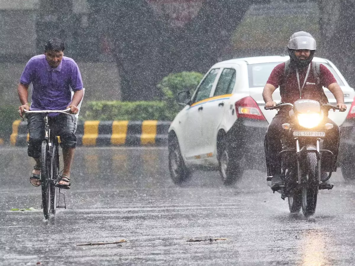 झारखंड में गुरुवार को बदलेगा मौसम, राजधानी समेत कई जिलों में बारिश के आसार झारखंड में गुरुवार को बदलेगा मौसम, राजधानी समेत कई जिलों में बारिश के आसार