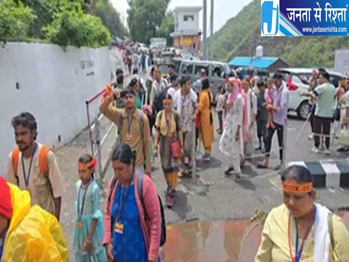 वैष्णो देवी यात्रा पर मौसम की मार बैटरी कार मार्ग हुआ प्रभावित वैष्णो देवी यात्रा पर मौसम की मार बैटरी कार मार्ग हुआ प्रभावित