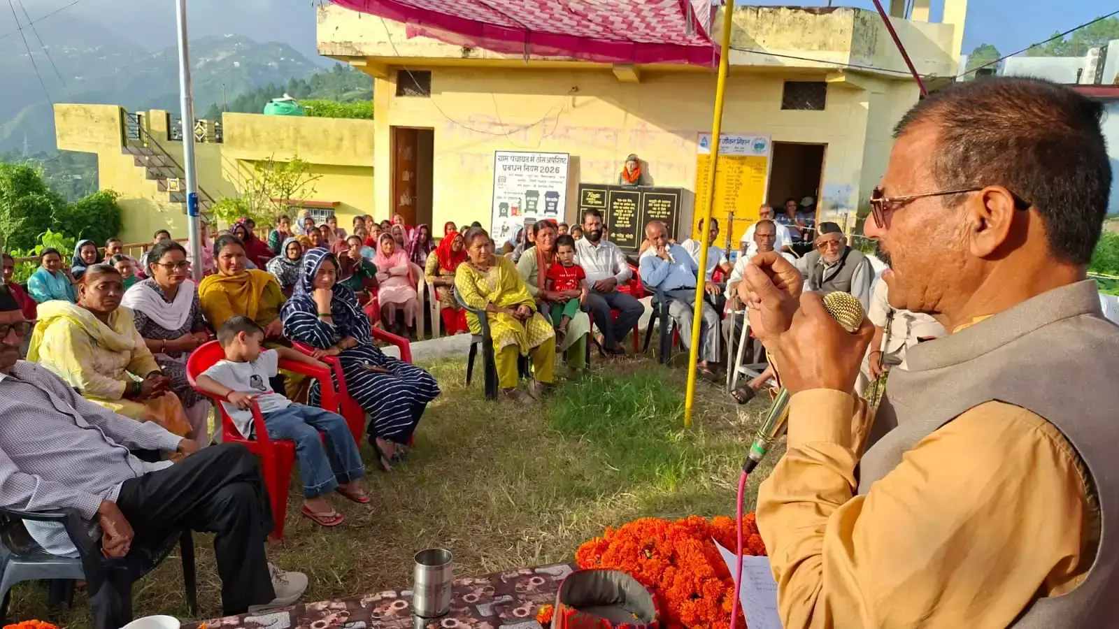 New Tehri: पूर्व मंत्री धनाई ने गांव-गांव पहुंचकर लोगों से की मुलाकात New Tehri: पूर्व मंत्री धनाई ने गांव-गांव पहुंचकर लोगों से की मुलाकात